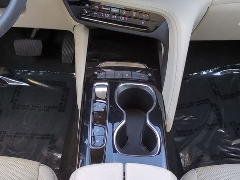 Used 2022 Buick Envision Essence w/ Safety Package image 18