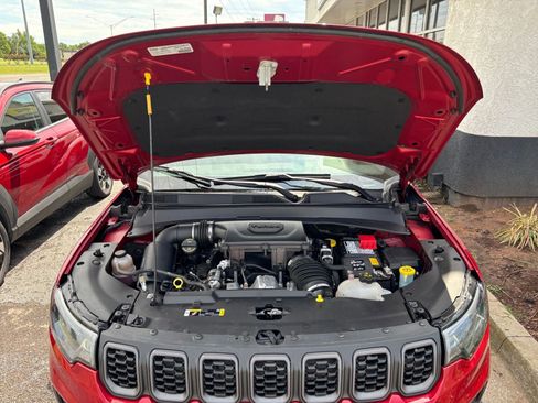 Used 2025 Jeep Compass Trailhawk AWD/4WD image 32