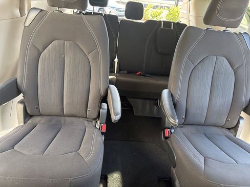 Used 2024 Chrysler Voyager LX image 31