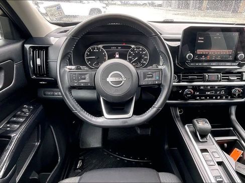 Used 2022 Nissan Pathfinder SV image 5