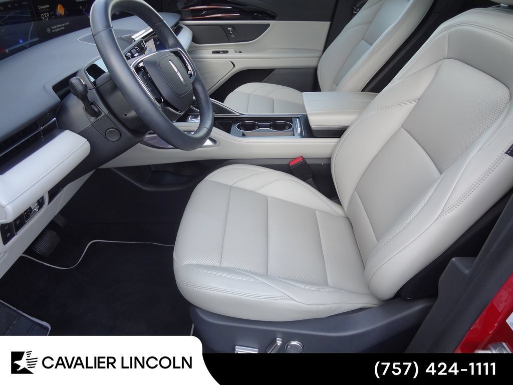 Used 2026 Lincoln Nautilus Premier AWD/4WD image 6