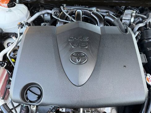 Used 2018 Toyota Camry XSE FWD image 29