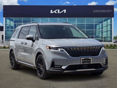 Used 2023 Kia Carnival SX Prestige FWD image 3