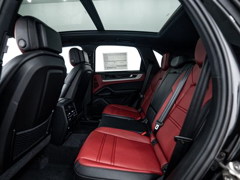 Certified 2025 Porsche Cayenne image 16