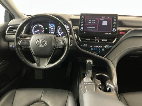 Used 2022 Toyota Camry SE FWD image 9