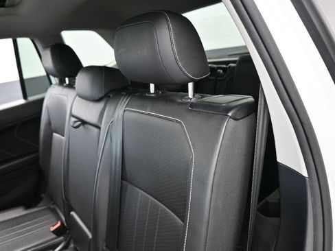 Used 2024 Volkswagen Tiguan SE FWD image 30