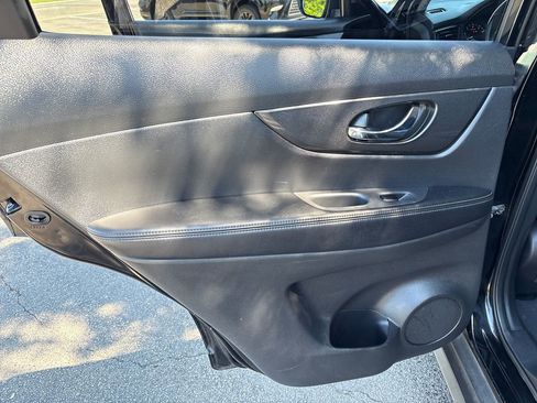 Used 2017 Nissan Rogue SV FWD image 27