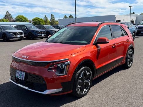 Used 2023 Kia Niro Wind w/ Wind Preserve Package FWD image 4