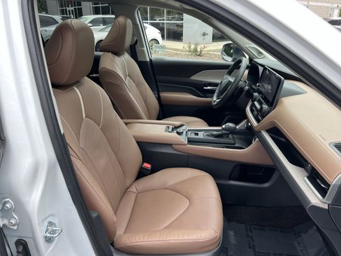 Used 2024 Toyota Grand Highlander AWD image 27