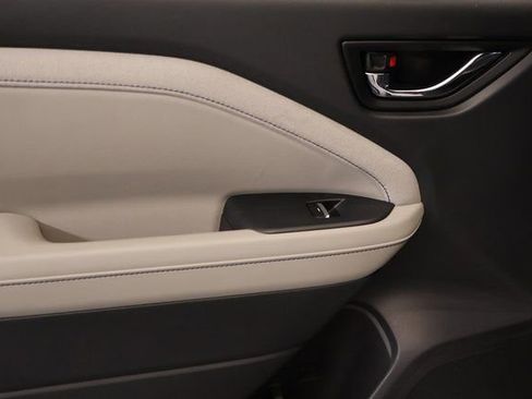 Certified 2025 Subaru Forester Limited image 28