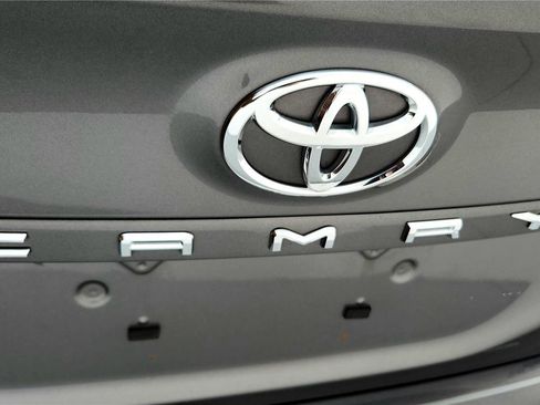 Used 2022 Toyota Camry XLE image 25