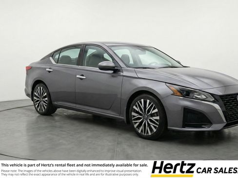 Used 2025 Nissan Altima 2.5 SV image 1