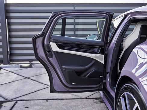 Used 2025 Porsche Panamera 4 w/ Premium Package image 32