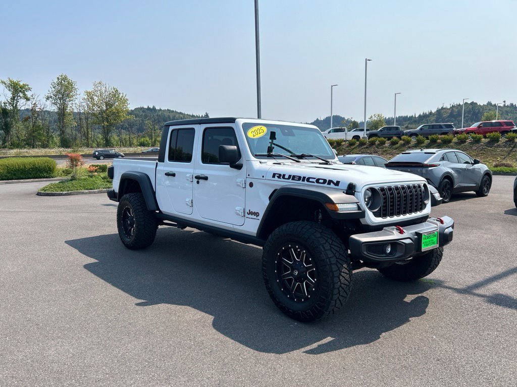 Used 2025 Jeep Gladiator Rubicon w/ Convenience Group AWD/4WD image 11