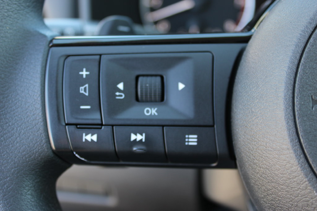 Used 2023 Nissan Rogue SV AWD/4WD image 19