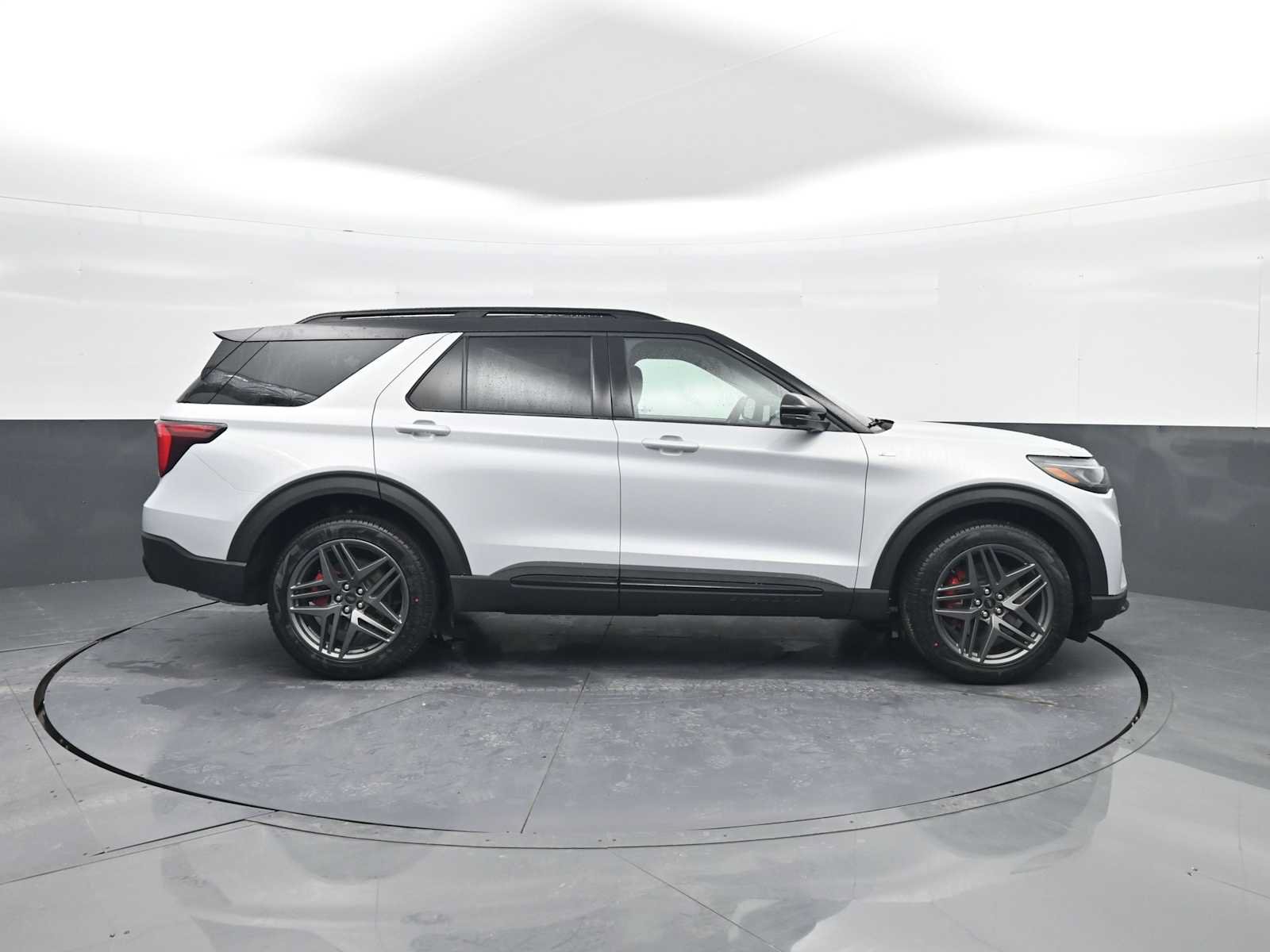 New 2026 Ford Explorer ST-Line w/ ST-Line Street Pack AWD/4WD image 9