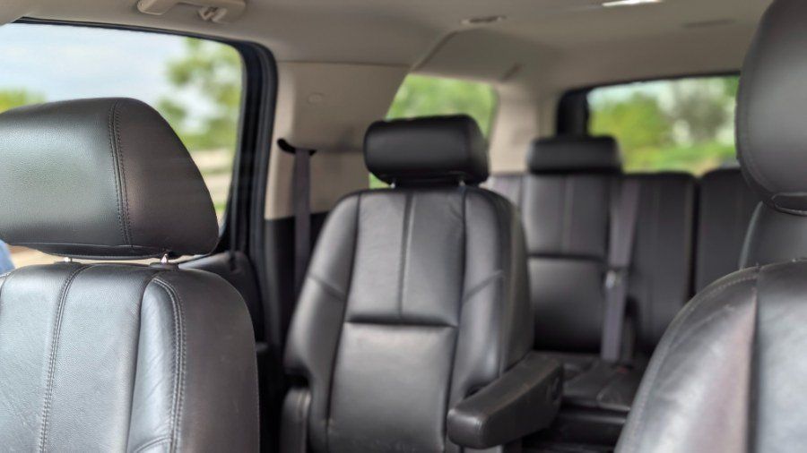 Used 2010 Chevrolet Suburban LT w/ Luxury Package AWD/4WD image 18