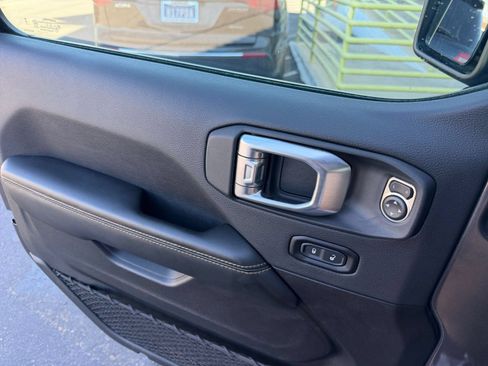Used 2025 Jeep Wrangler Unlimited Sahara AWD/4WD image 18