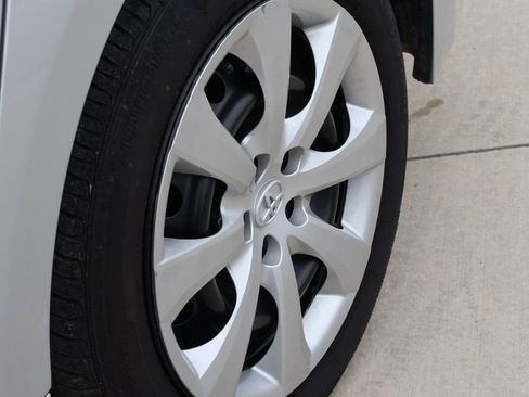 Used 2025 Toyota Corolla LE image 36