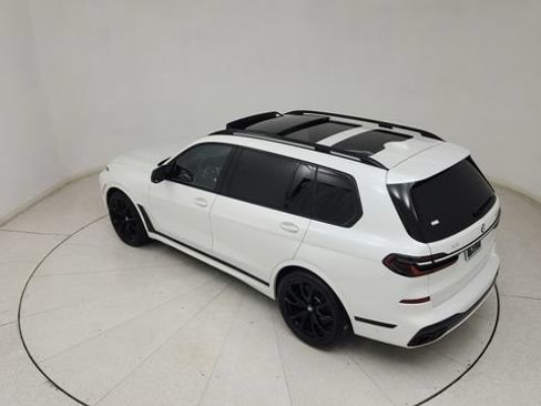 Used 2023 BMW X7 M60i AWD/4WD image 17