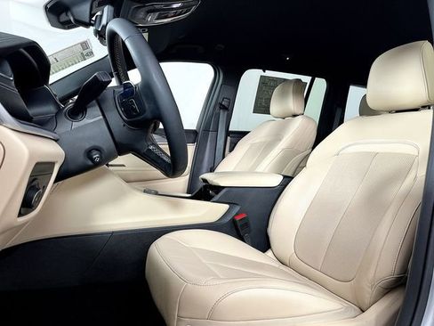 Used 2023 Jeep Grand Cherokee Limited w/ Luxury Tech Group II image 15