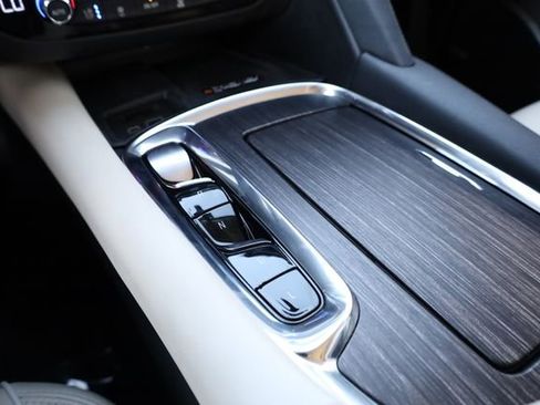 Used 2023 Buick Enclave Avenir w/ Avenir Technology Package image 20