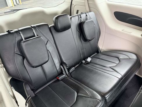 Used 2021 Chrysler Voyager Lxi image 15