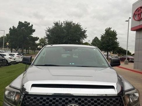 Used 2018 Toyota Tundra SR5 w/ SR5 Upgrade Package AWD/4WD image 4