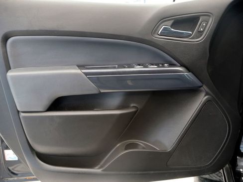 Used 2020 Chevrolet Colorado Z71 w/ Z71 Midnight Edition image 14