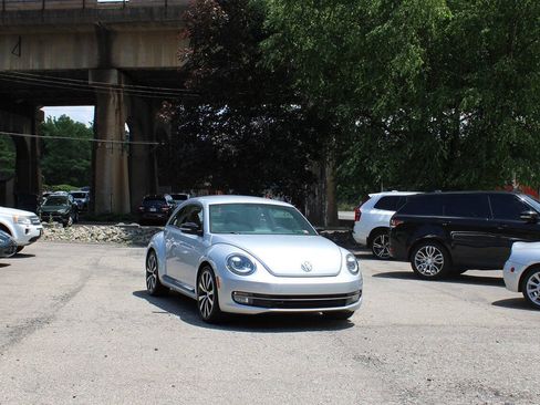 Used 2012 Volkswagen Beetle 2.0T FWD image 12