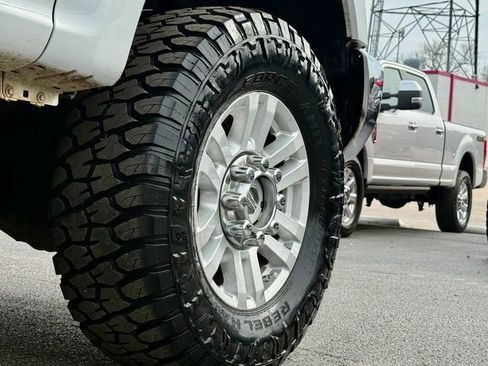 Used 2017 Ford F250 XLT w/ Camper Package AWD/4WD image 28