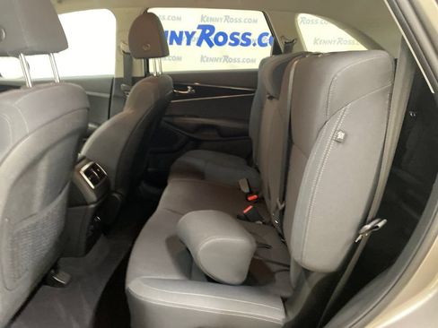 Used 2019 Kia Sorento AWD w/ LX Convenience Package image 12