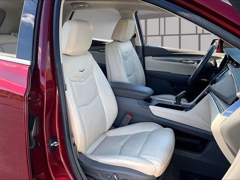 Used 2018 Cadillac XT5 Premium Luxury w/ Driver Assist Package FWD image 7