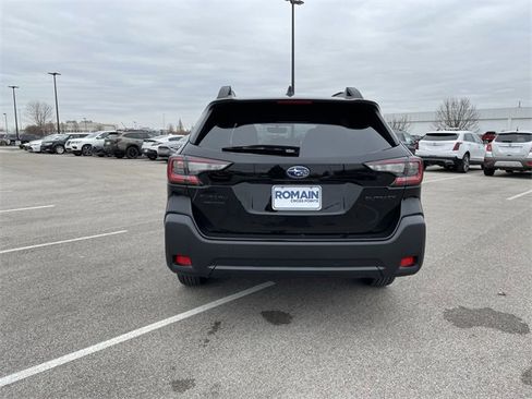 Used 2025 Subaru Outback Onyx Edition image 4