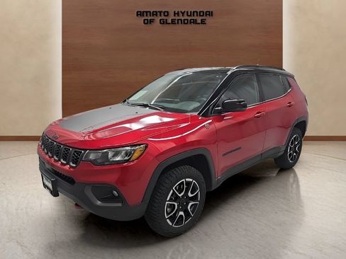 Used 2025 Jeep Compass Trailhawk AWD/4WD image 10