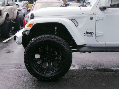 Used 2022 Jeep Wrangler Unlimited Sahara AWD/4WD image 42