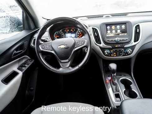 Used 2022 Chevrolet Equinox LT w/ Driver Convenience Package image 9