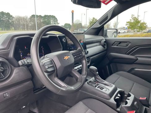 Used 2023 Chevrolet Colorado W/T image 10