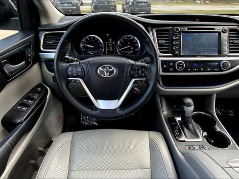 Used 2015 Toyota Highlander Limited Platinum image 4