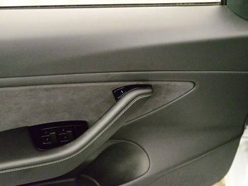 Used 2020 Tesla Model 3 Long Range image 9