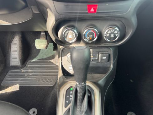 Used 2017 Jeep Renegade Sport w/ Power & Air Group AWD/4WD image 17