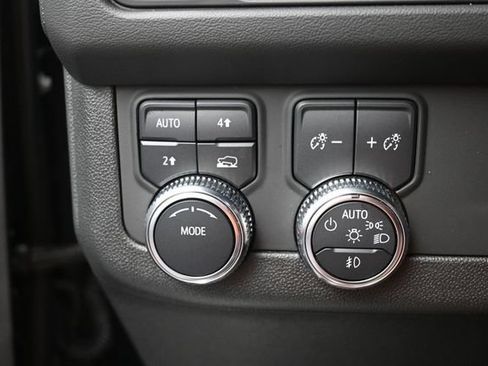 Used 2024 GMC Yukon XL SLT w/ SLT Luxury Package AWD/4WD image 37