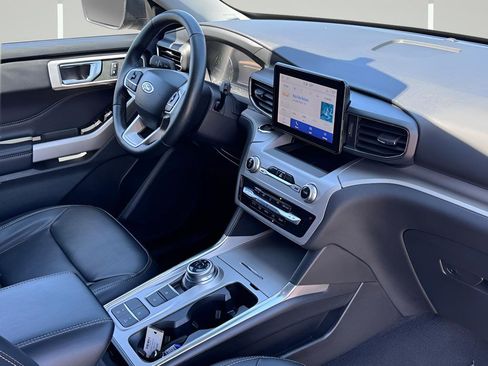 Used 2022 Ford Explorer XLT w/ Equipment Group 202A image 18