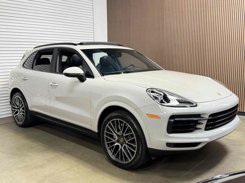 Used 2020 Porsche Cayenne E-Hybrid AWD/4WD image 3
