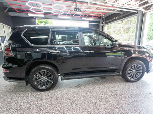 Used 2023 Lexus GX 460 Luxury w/ Sport Design Package AWD/4WD image 4