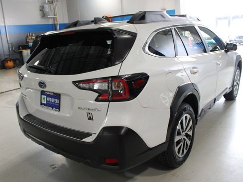Used 2025 Subaru Outback Premium AWD/4WD image 24