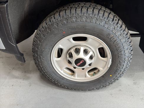 Used 2025 GMC Sierra 2500 Pro AWD/4WD image 9