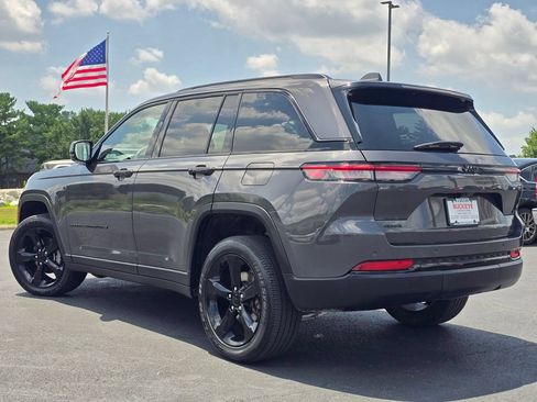 Used 2024 Jeep Grand Cherokee Altitude AWD/4WD image 6