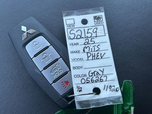 Used 2025 Mitsubishi Outlander 4WD Plug-In Hybrid image 41