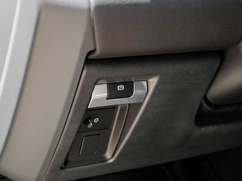 New 2026 Land Rover Defender 110 X-Dynamic SE AWD/4WD image 32